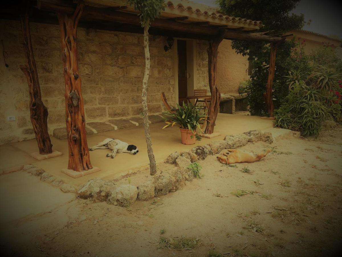 Li Casacci Bed and Breakfast Arzachena Buitenkant foto